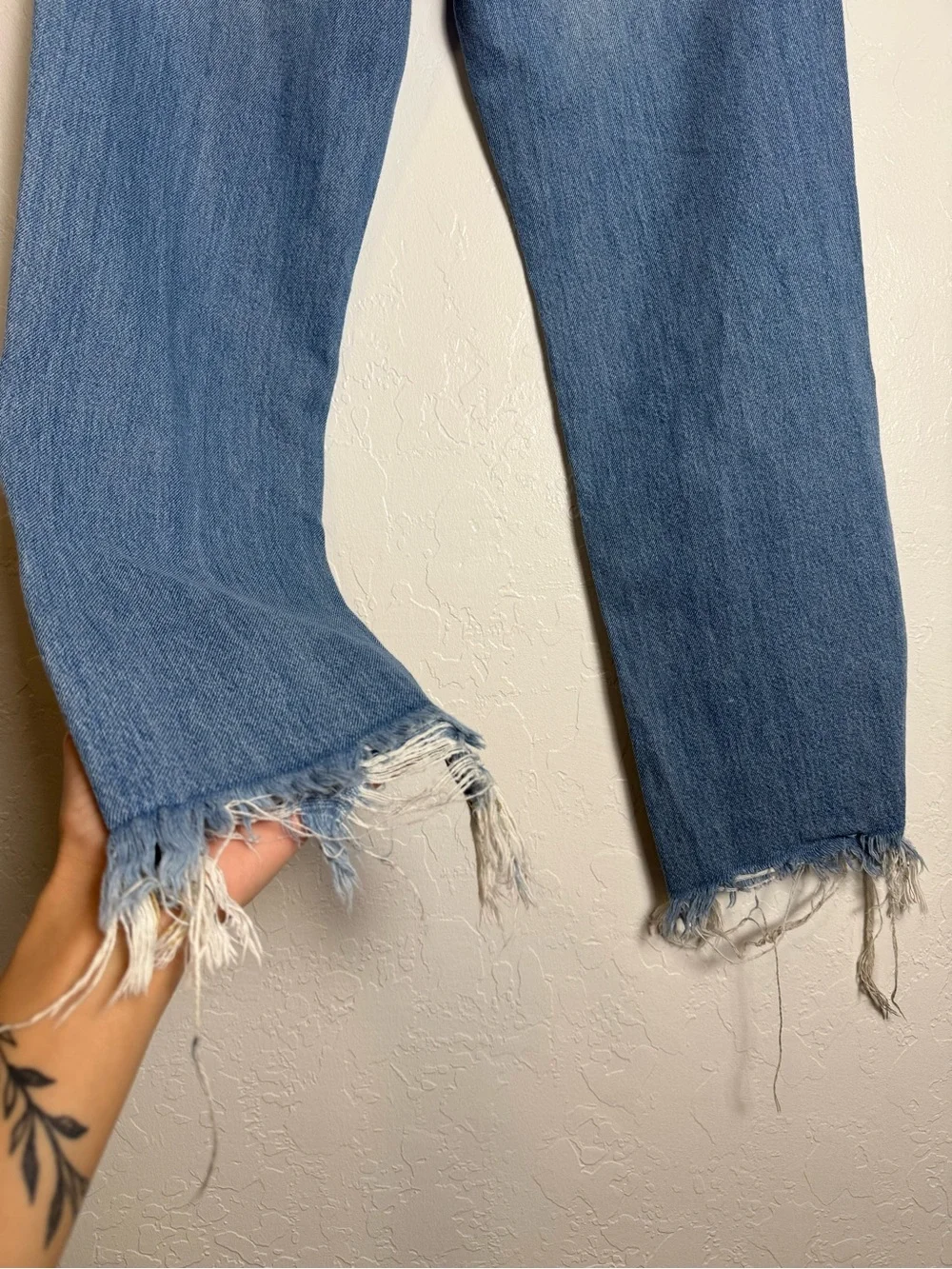 Free People Tapered Baggy Distressed Raw Hem Jeans Light Wash Low Mid Rise 26